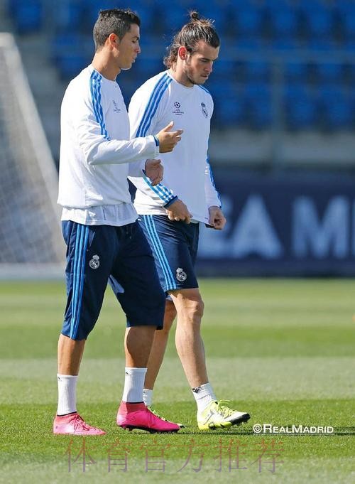 贝尔来到皇马训练地探访老队友 和安帅拥抱 贝尔来到皇马训练地探访老队友 和安帅拥抱